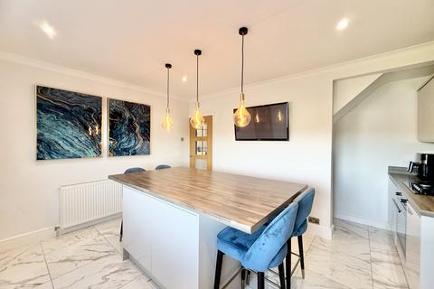 3 bedroom end of terrace house for sale, Howden Clough Road, Morley