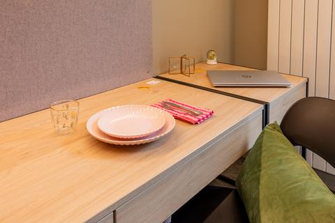 undefined, Deluxe Studio at Potterrow, 16-18 Potterrow EH8