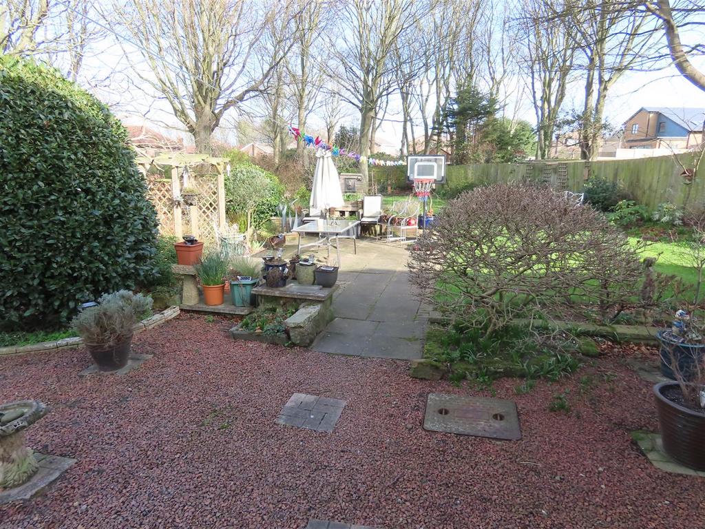 Additional garden image