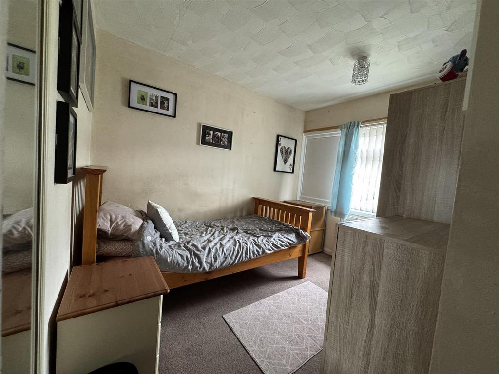BEDROOM.jpeg