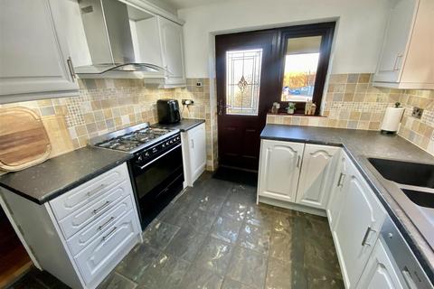 4 bedroom detached house for sale, Headlands Road, Liversedge