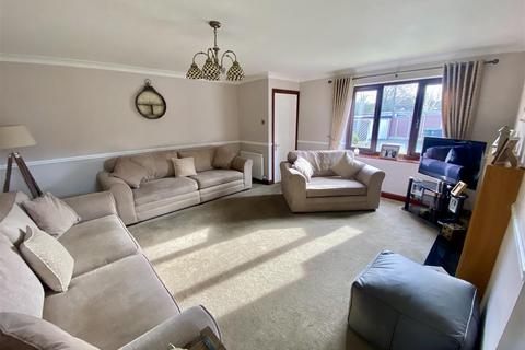 4 bedroom detached house for sale, Headlands Road, Liversedge