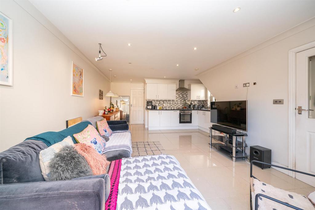 Lounge/ Kitchen Area