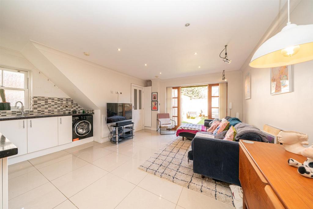 Lounge/ Kitchen Area