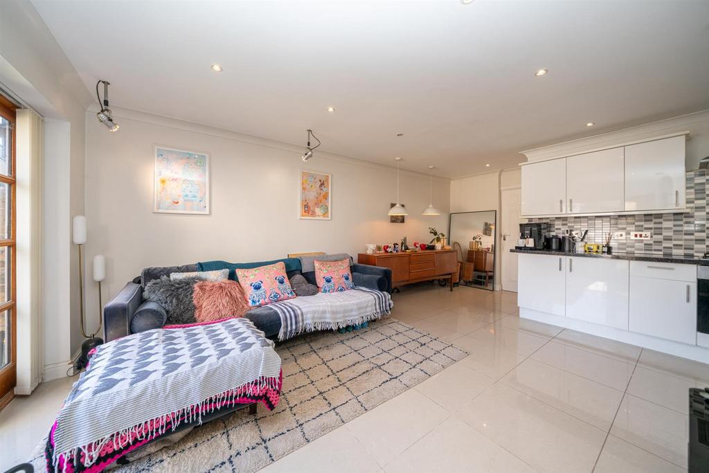 Lounge/ Kitchen Area