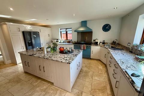 4 bedroom detached house for sale, Cypress Gardens, Hereford