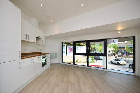 Studio to rent, Guildford Road, Woking, GU22