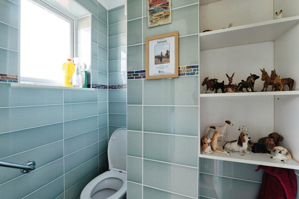Gf Cloakroom