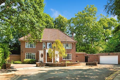 Canons Close, Off The Bishops Avenue, N2