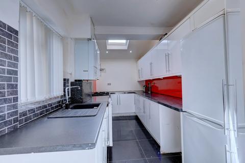 4 bedroom end of terrace house to rent, London Road, Buckinghamshire HP11