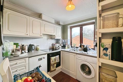 2 bedroom flat to rent, De Vere Court, Stratford-upon-Avon, CV37