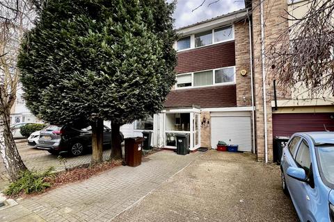 4 bedroom terraced house for sale, Wheatlands, Heston TW5