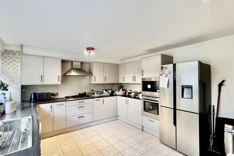 4 bedroom terraced house for sale, Wheatlands, Heston TW5