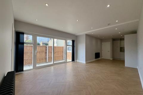 2 bedroom flat to rent, Limes Grove, Lewisham, SE13