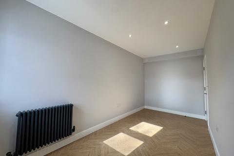 2 bedroom flat to rent, Limes Grove, Lewisham, SE13