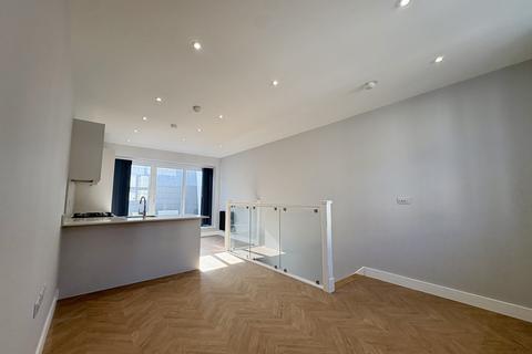 2 bedroom flat to rent, Limes Grove, Lewisham, SE13