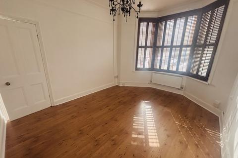 3 bedroom property to rent, Castleland Street, Barry, CF63