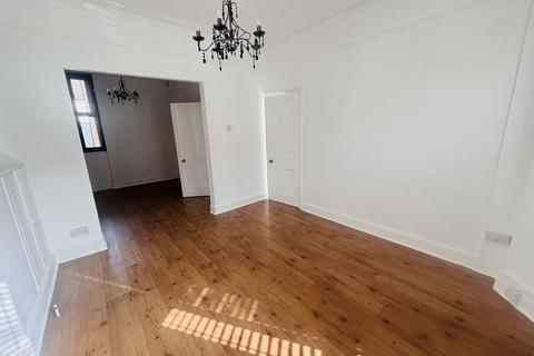 3 bedroom property to rent, Castleland Street, Barry, CF63