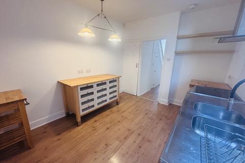 3 bedroom property to rent, Castleland Street, Barry, CF63
