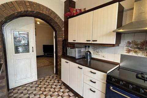5 bedroom terraced house for sale, New Road, Llandovery, Carmarthenshire.