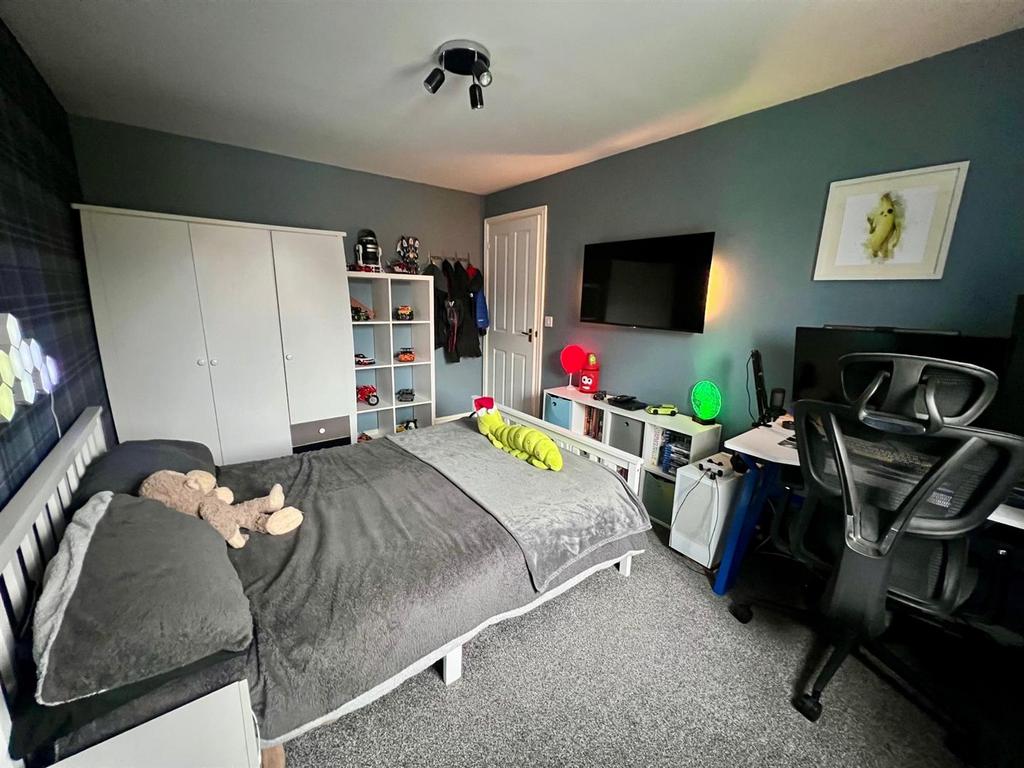 Bed 2 4.jpg