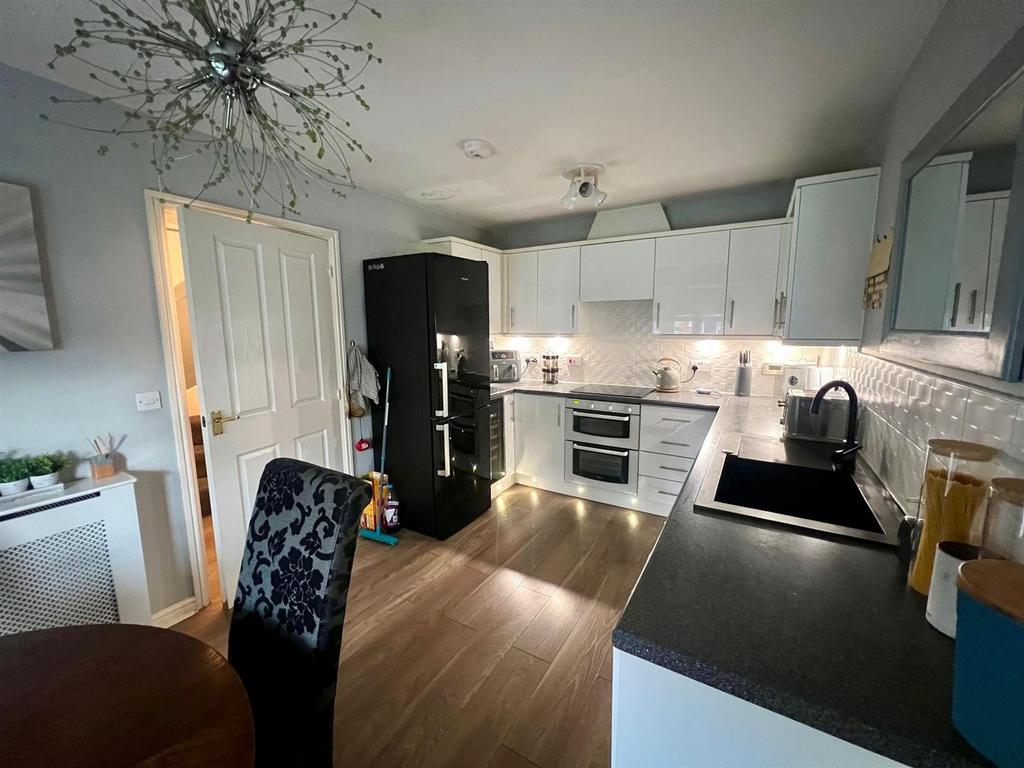 Kitchen 3.jpg