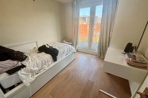 1 bedroom flat to rent, Avondale Avenue, London