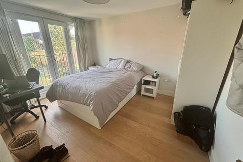 1 bedroom flat to rent, Avondale Avenue, London