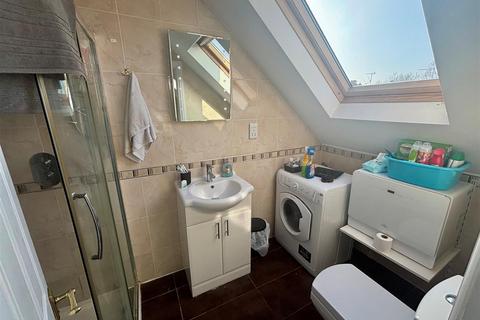 1 bedroom flat to rent, Avondale Avenue, London
