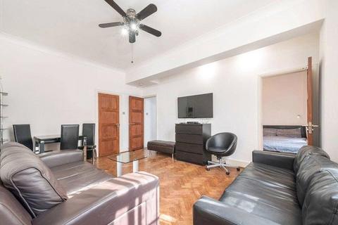 2 bedroom flat to rent, Hallam Street, London