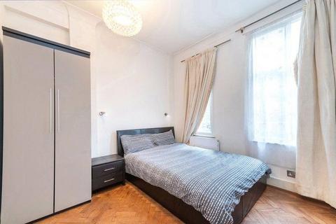 2 bedroom flat to rent, Hallam Street, London