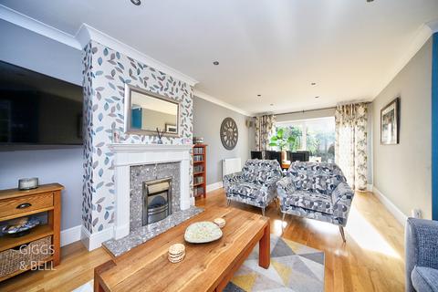 3 bedroom semi-detached house for sale, Cromwell Road, Stevenage, Hertfordshire, SG2