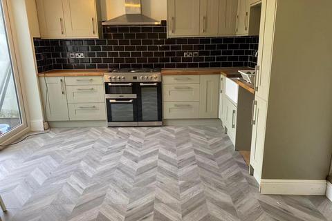 4 bedroom terraced house to rent, Eighth Avenue, Bristol, Gloucestershire, Bristol BS7