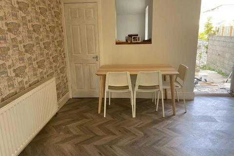 4 bedroom terraced house to rent, Eighth Avenue, Bristol, Gloucestershire, Bristol BS7