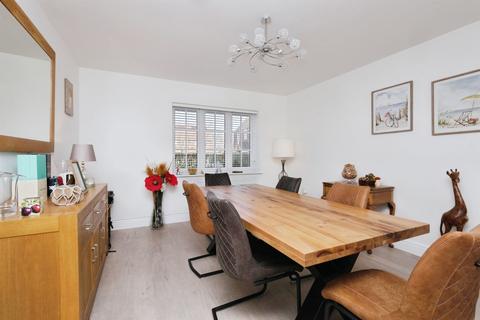 4 bedroom detached house for sale, Coach Barn Lane, Hailsham
