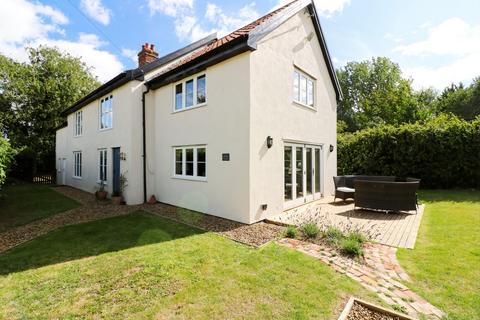 6 bedroom detached house for sale, Diss Road, Burston