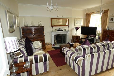 undefined, The Square, Buxton, Derbyshire, SK17