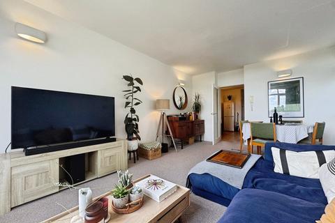 2 bedroom flat for sale, Norris Hill Drive, Heaton Norris, Stockport, SK4