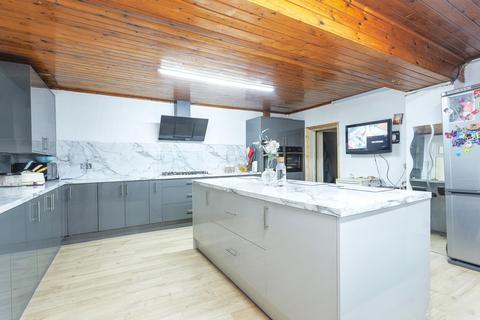 6 bedroom semi-detached house for sale, Carnaby Street, Manchester, Greater Manchester, M9