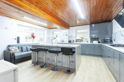 6 bedroom semi-detached house for sale, Carnaby Street, Manchester, Greater Manchester, M9