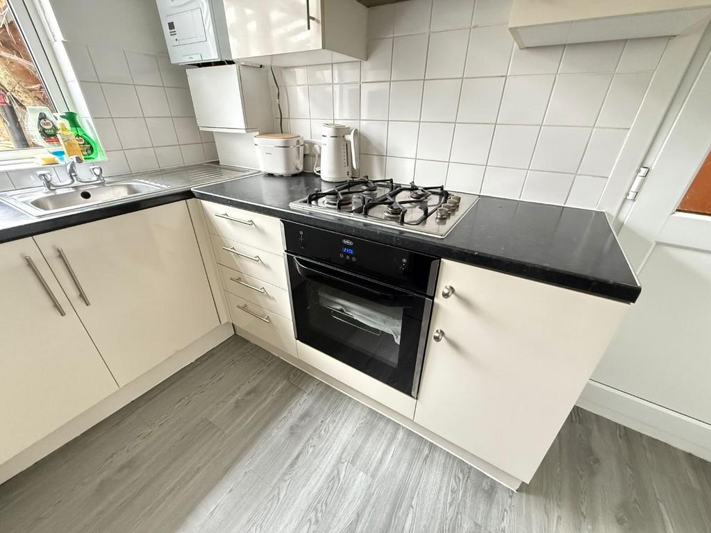 Kitchen i2.jpeg