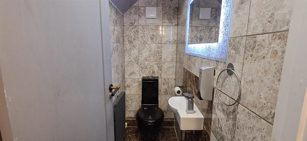 Guest WC: