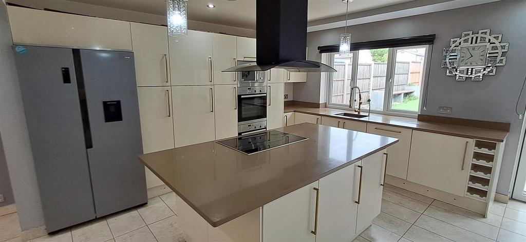 Kitchen: