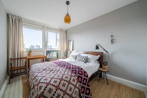 2 bedroom flat for sale, Rosenau Road, London, SW11
