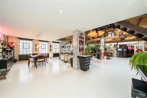 4 bedroom flat for sale, Morrish Road, London SW2