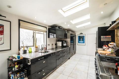 4 bedroom flat for sale, Morrish Road, London SW2