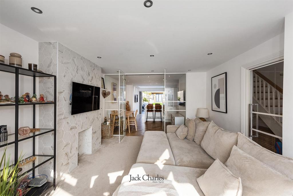 22 Stainer Rd, TN10 4 DS 010.jpg