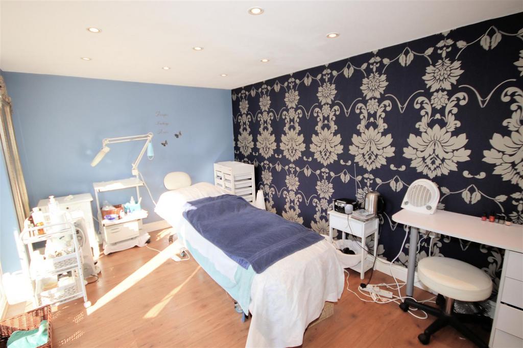 Garden Room / Studio