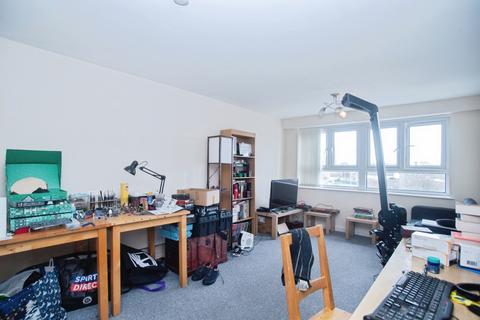 2 bedroom flat for sale, Highclere Avenue, Salford, Greater Manchester, M7