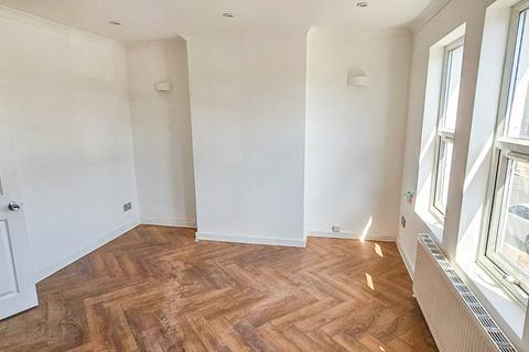 1 bedroom flat for sale, Plaistow, London, E13